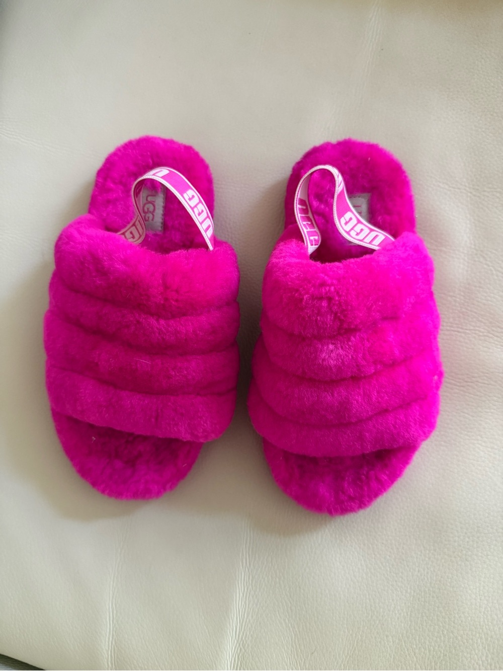 Ugg hot pink like new slippers size 2 youth